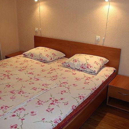 Ekonom V Tsentre Kieva Apartment Luaran gambar